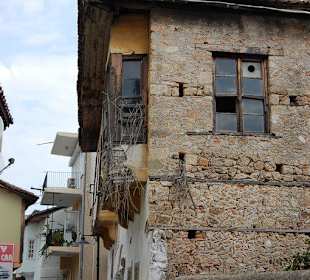 Wąskie uliczki w Antalyi