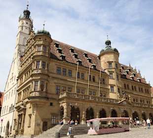 Rathaus mit Marktplatz