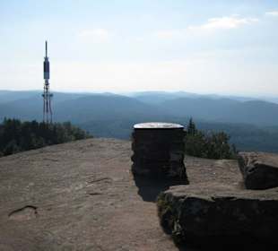 Blick vom Tempel auf den Sendeturm
