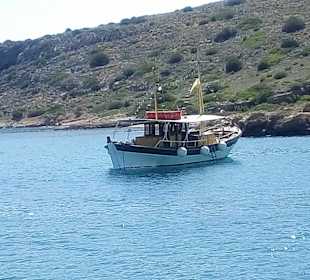 Ausflugsschiff vor Spinalonga