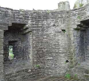 Auf der Stadtmauer von Conwy.