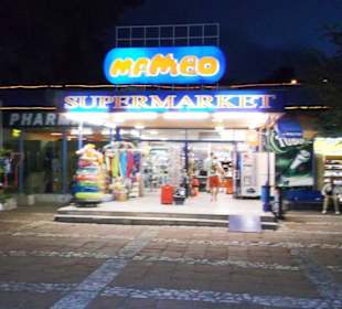 Einkaufsmarkt Richtung Strand