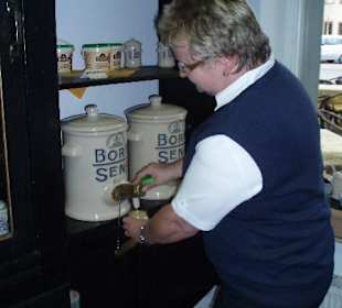 Senf wird jedesmal frisch abgefült.