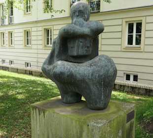Mutter mit Kind von Theo Balden in Magdeburg