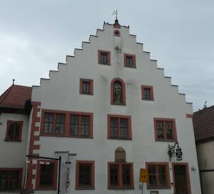 Am Marktplatz im kleinen Weindorf Wipfeld
