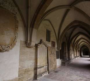 Epitaphe im Kreuzgang