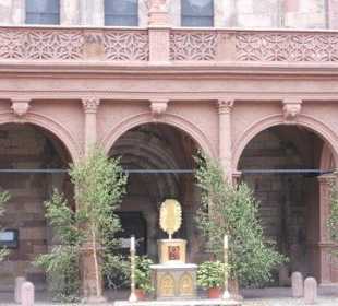 Altaraufbau auf dem Münsterplatz