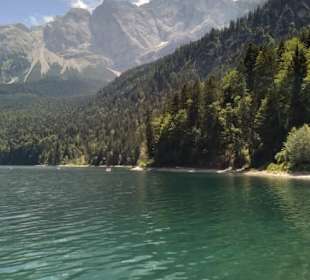 Blick über den Eibsee hinweg