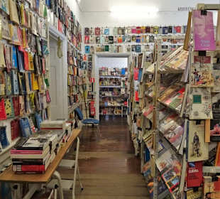 In den Verkaufsräumen der Livraria Esperança