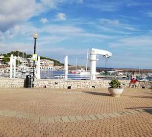 Vorplatz vom Hafen