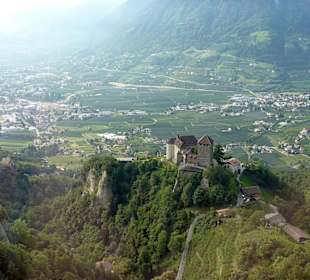 Schloss Tirol - aus der Seilbahn
