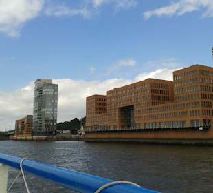 Skyline vom Hafen aus