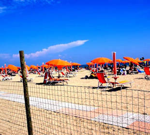 Entlang am Pluto-Strand