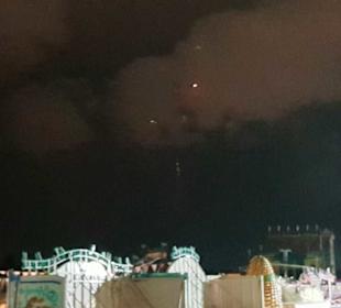 Das Eröffnungsfeuerwerk. Rauchschwaden pur