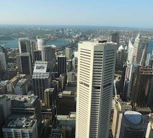 Im Hintergrund die berühmte Brücke