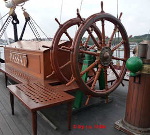 Schönes hölzernes Steuerrad