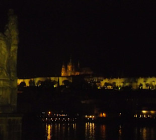 Blick auf die Prager Burg am Abend