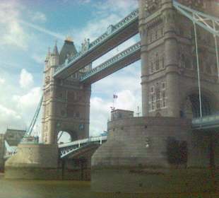 Die Towerbridge von Wasser aus