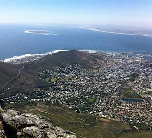 Ausblick auf Kapstadt (rechts Signal Hill)