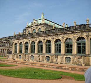 Zwinger vom Garten aus gesehen
