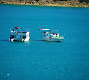 Der Staudamm selbst in voller Pracht