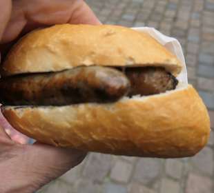 Bratwurstglöcklein im Handwerkerhof: 3 im Weckla