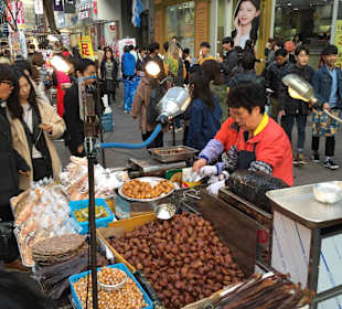 Myeongdong (Shopping- & Foodmeile)