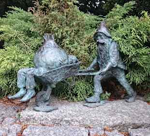 Krasnal w ogrodzie botanicznym