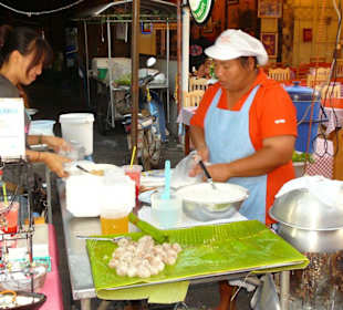 Überall wird leckeres angeboten;