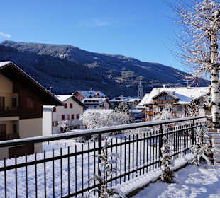 Widok na domki na tle gór