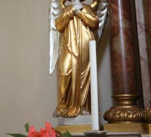 Engel am Altar