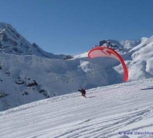 Start eines Gleitschirmfliegers