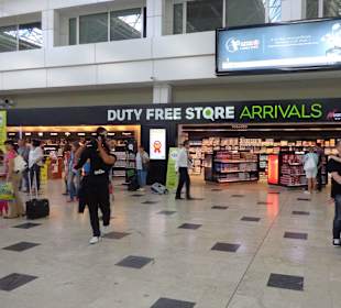 In der Ankunftshalle--Duty Free
