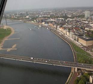 Altstadt und Rheinkniebrücke