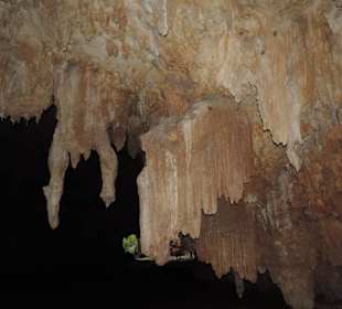 Höhle dunkel, Taschenlampe mitnehmen