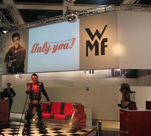 Elvis-Immitator am WMF-Stand