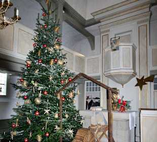 Blick zum Kanzelaltar