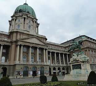 Nationalgalerie und Reiterstandbild Prinz Eugen