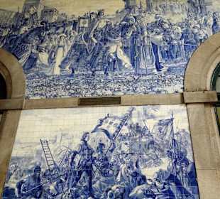 Die Pracht der Azulejos im Bahnhof São Bento