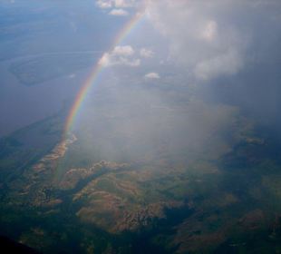 Regenbogen über dem Urwald
