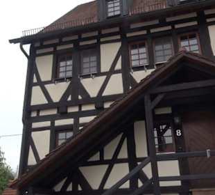 Haus auf der Mauer
