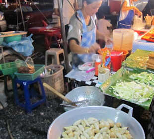 Der Bangtao Nacht-Markt mit Angeboten 012