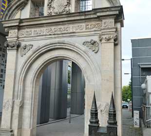 Das Katharinenportal beim Breiten Weg