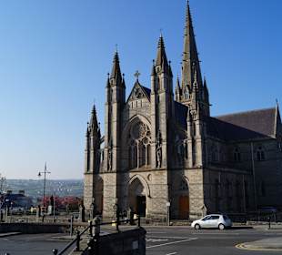 Schöne Kathedrale in der Nähe