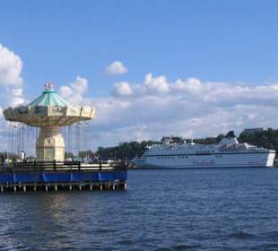 Kettenkarussel am Wasser