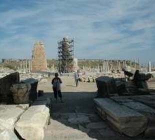 Die Rundtürme und Toranlage von Perge 