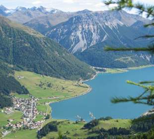Reschensee mit Reschen und Graun