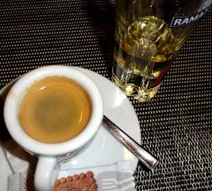 Espresso und Grappa nach dem Essen im Gargano