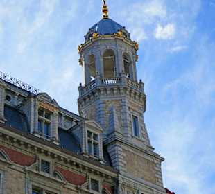 Rechter Turm des Gebäudes