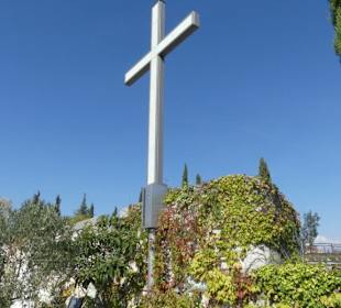 Kreuz im Garten